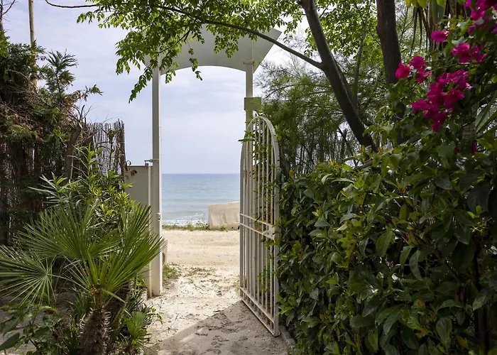 3 Sirene Fronte Mare Holiday home
